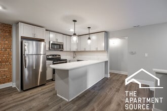 1214 N La Salle Dr, Unit F5 in Chicago, IL - Building Photo - Building Photo