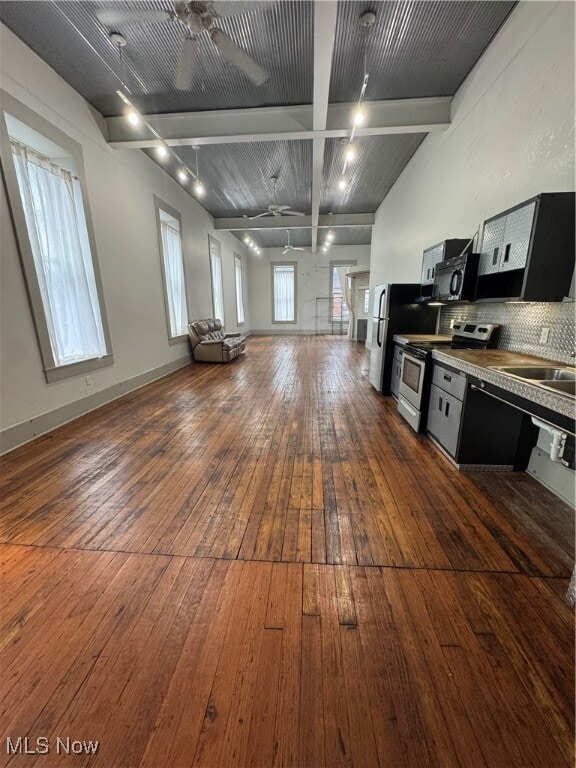 property at 616 Main St