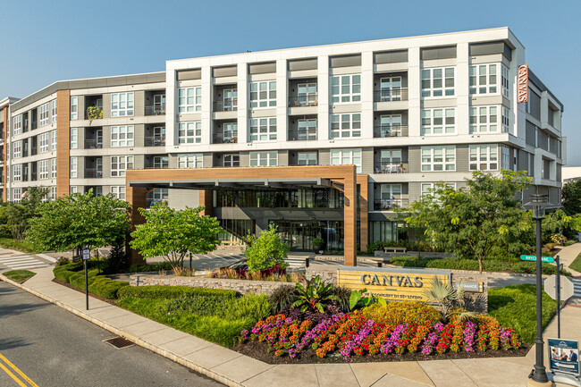 Canvas Valley Forge 55+ in King of Prussia, PA - Foto de edificio - Building Photo