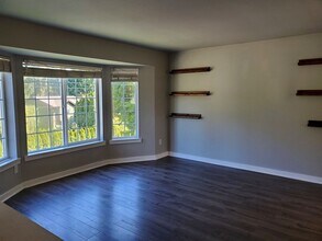 7780 NE Harbor View Dr in Poulsbo, WA - Building Photo - Building Photo