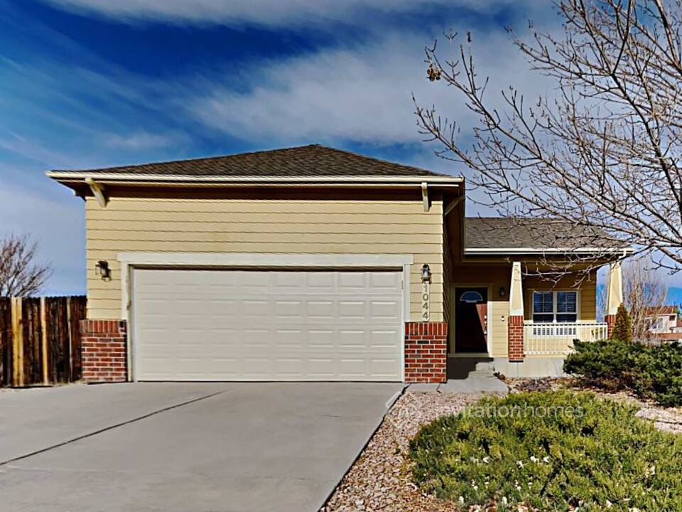 1044 Lindamood Dr in Fountain, CO - Building Photo