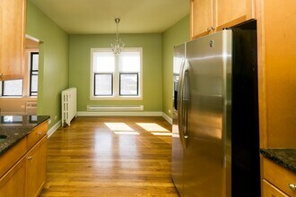 736 W Addison St, Unit A09W in Chicago, IL - Building Photo - Building Photo