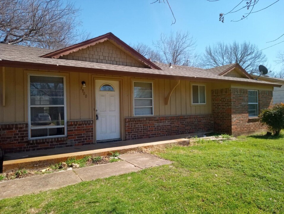 3900 Redstone Rd in Denton, TX - Building Photo