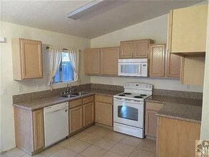52715 Avenida Bermudas in La Quinta, CA - Building Photo - Building Photo