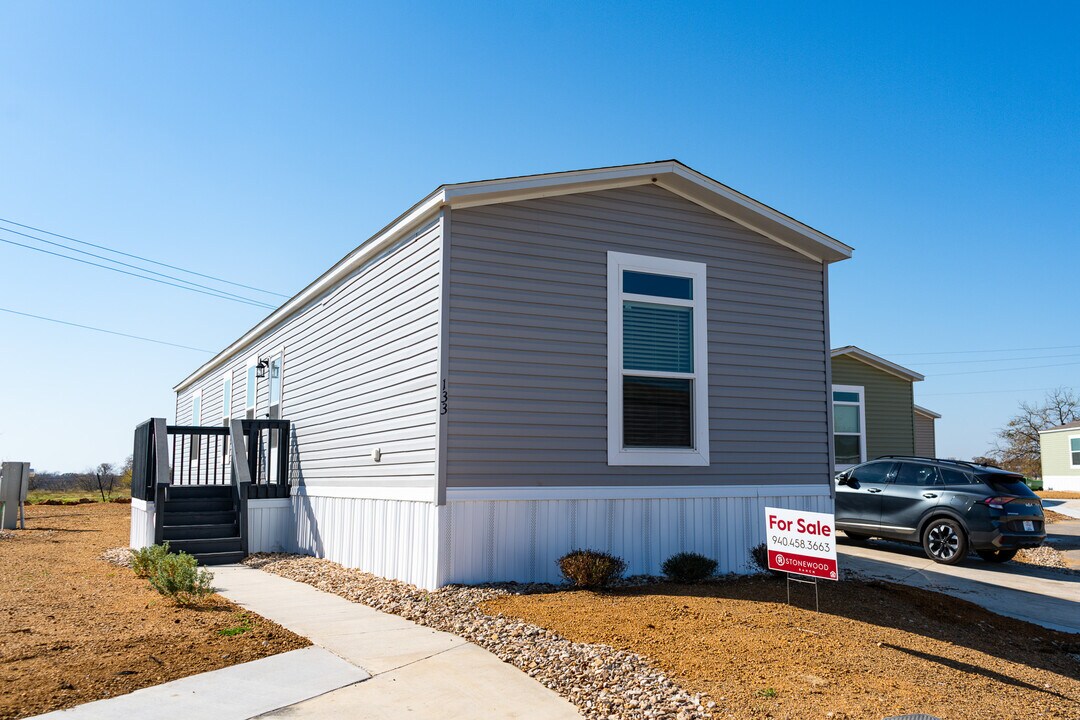 133 Ponderosa Way in Sanger, TX - Foto de edificio