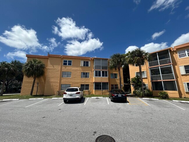 4314 NW 9th Ave in Pompano Beach, FL - Foto de edificio - Building Photo