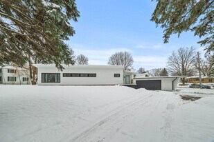 246 Miller Ave in Dekalb, IL - Building Photo