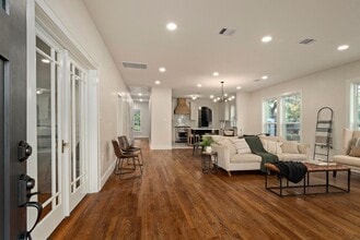 918 Front St in Columbus, TX - Building Photo - Building Photo