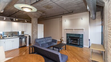411 W Ontario St in Chicago, IL - Building Photo - Building Photo