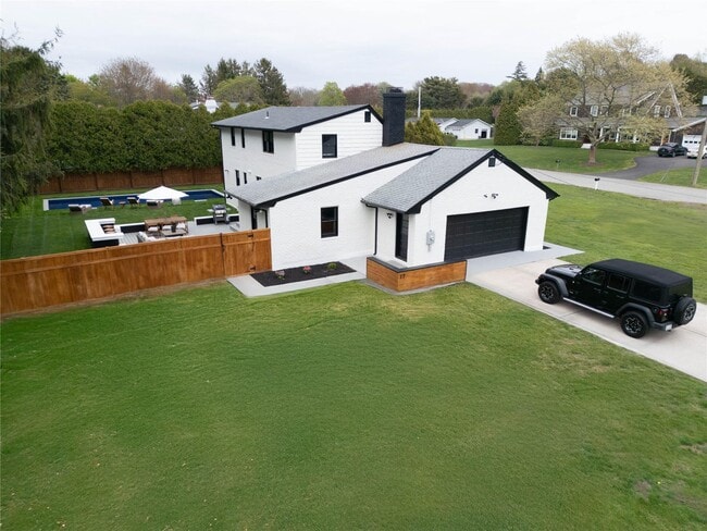 property at 17 Underhill Dr