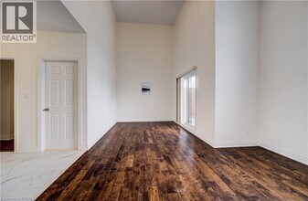 255 Woolwich St in Waterloo, ON - Building Photo - Building Photo