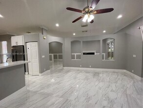 5263 SW 34th Way in Fort Lauderdale, FL - Foto de edificio - Building Photo