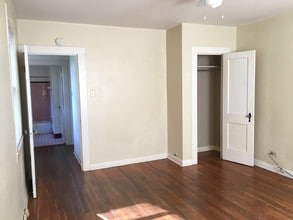 125 Adams St, Unit 5 in San Antonio, TX - Foto de edificio - Building Photo