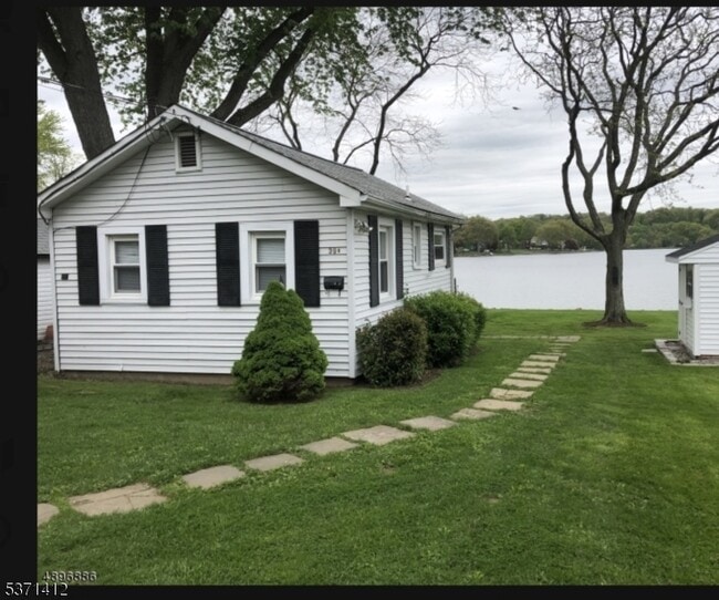 39 Dell Ave