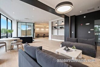 50 Leo M Birmingham Pkwy in Boston, MA - Foto de edificio - Building Photo