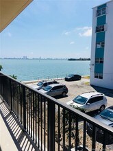 7845 NE Bayshore Ct in Miami, FL - Building Photo - Building Photo