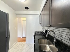 6830 N Sheridan Rd in Chicago, IL - Foto de edificio - Building Photo