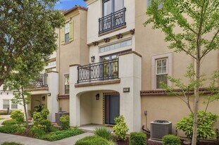 725 Reflection Way in Mountain View, CA - Building Photo