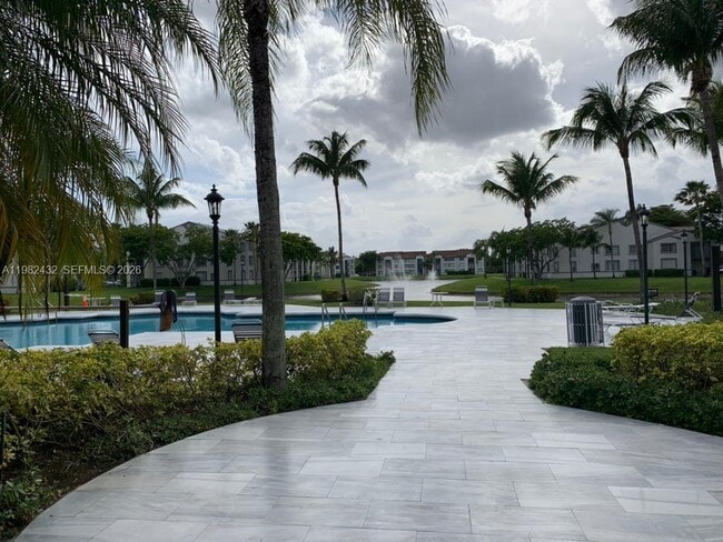 4580 NW 107th Ave in Miami, FL - Building Photo - Building Photo