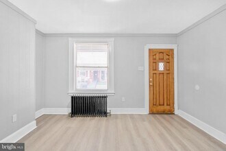 5249 Delancey St in Philadelphia, PA - Foto de edificio - Building Photo