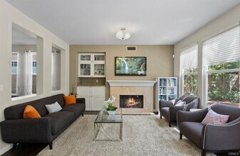31 Dinuba in Irvine, CA - Building Photo - Building Photo