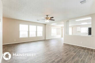 8011 Chestnut Barr Dr in Converse, TX - Building Photo - Building Photo