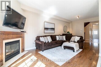 1333 Kestell Blvd. in Oakville, ON - Building Photo - Building Photo