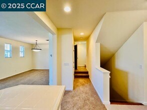34 Warhol Way in Pleasant Hill, CA - Building Photo - Building Photo