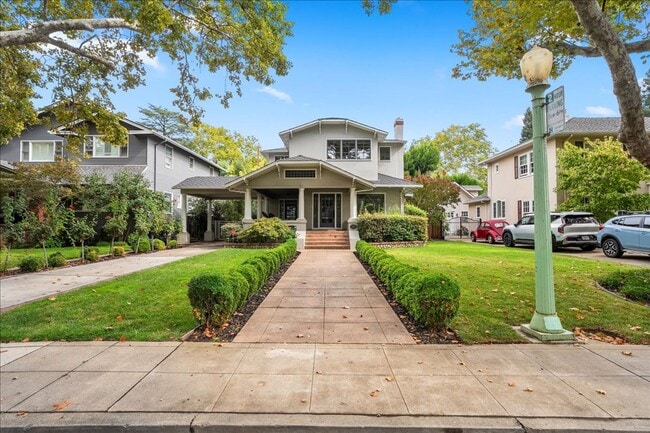 property at 1133 42nd St