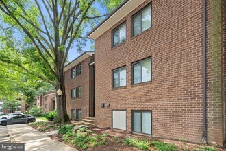 1413 Northgate Square in Reston, VA - Building Photo - Building Photo