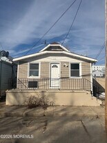 25 Oceanview Ave in Keansburg, NJ - Building Photo