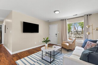 18451 Sharon Ln in Roseville, MI - Foto de edificio - Building Photo