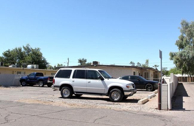 308 S Westfall Ave in Tempe, AZ - Foto de edificio - Building Photo