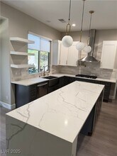 2133 Hillsgate St in Las Vegas, NV - Building Photo - Building Photo