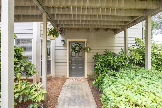 property at 2901 Lenox Rd NE