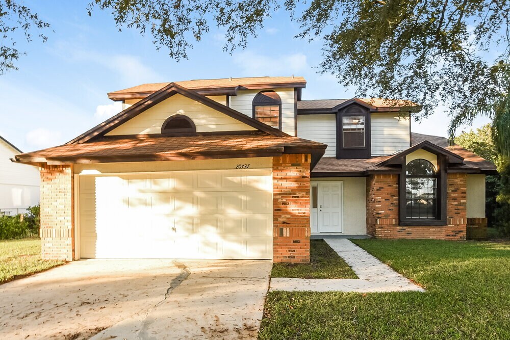 20737 Maxim Pkwy in Orlando, FL - Building Photo