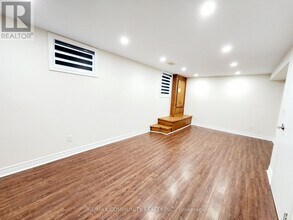 77 Waringstown Dr in Toronto, ON - Building Photo - Building Photo