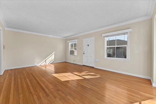 5918 S Fairfax Ave in Los Angeles, CA - Building Photo - Building Photo