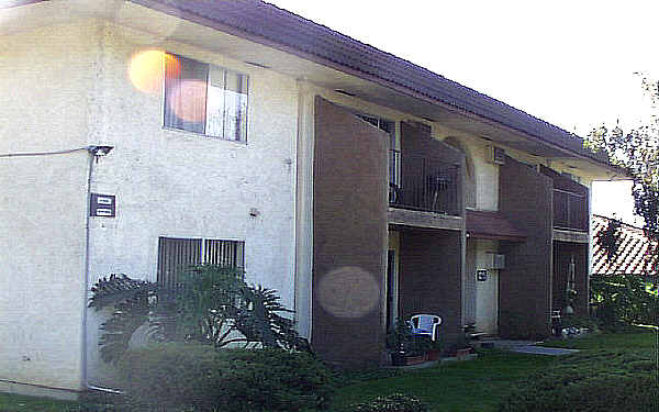 Palomar Manor Apartments in Vista, CA - Foto de edificio - Building Photo