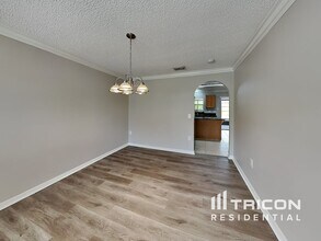 12610 Lake Vista Dr in Gibsonton, FL - Building Photo - Building Photo