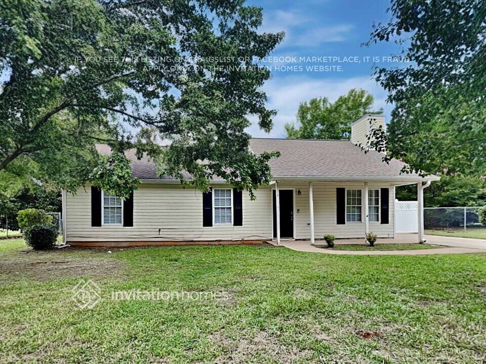 785 Peeksville Rd in Locust Grove, GA - Building Photo