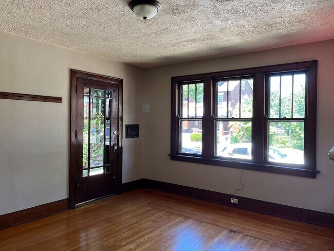 2021 Scott St in Covington, KY - Building Photo - Building Photo