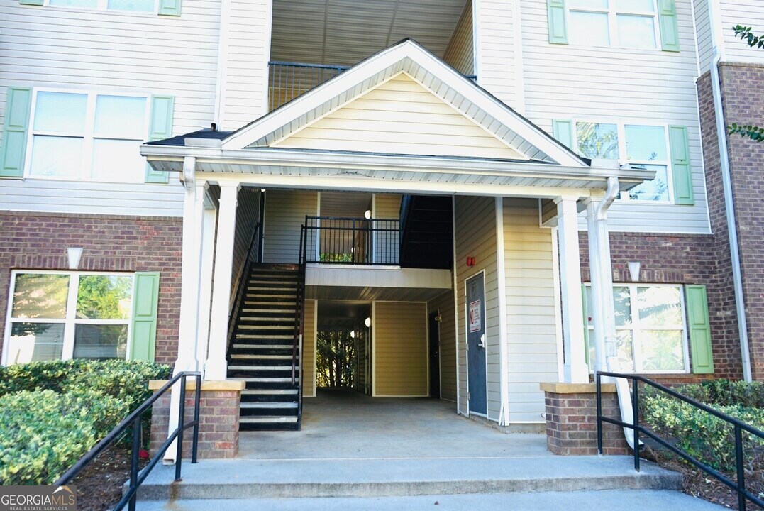 12101 Fairington Ridge Cir in Stonecrest, GA - Building Photo