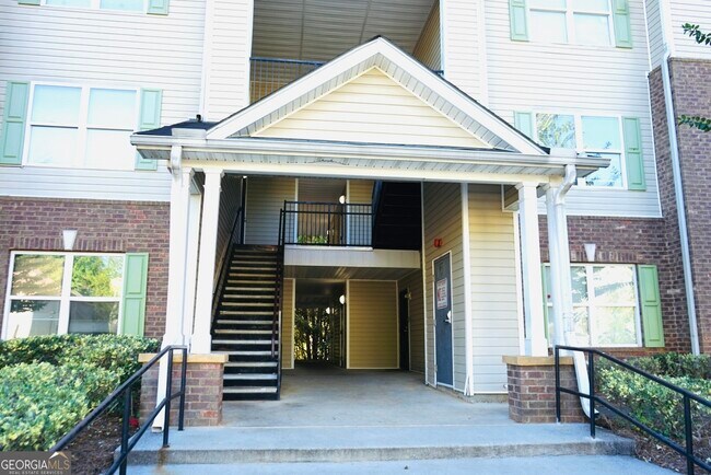 property at 12101 Fairington Ridge Cir