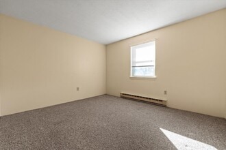 504 River Rd in Manchester, NH - Building Photo - Building Photo