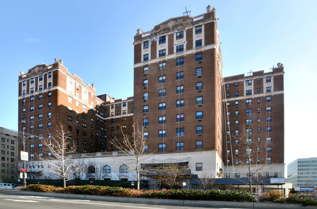 Concourse Plaza in Bronx, NY - Foto de edificio