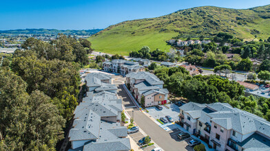 Twin Creeks Apartments in San Luis Obispo, CA - Foto de edificio - Building Photo