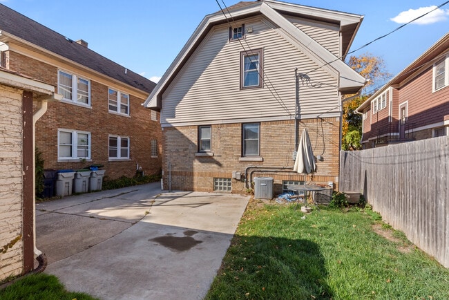 2512 N 61st St in Milwaukee, WI - Building Photo - Building Photo