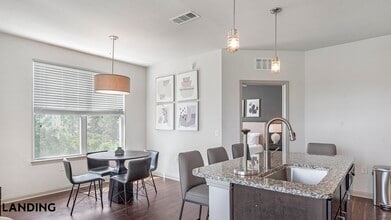 660 Yorktown St, Unit 3125 in Dallas, TX - Foto de edificio - Building Photo