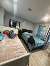 63 Wedgewood Dr, Unit Pablo B in Coram, NY - Foto de edificio - Building Photo